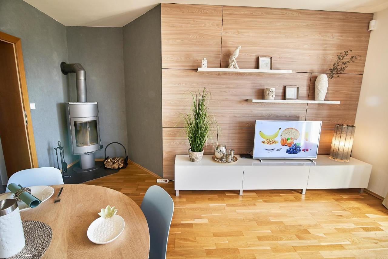 Ella Apartment Велка Ломница Екстериор снимка