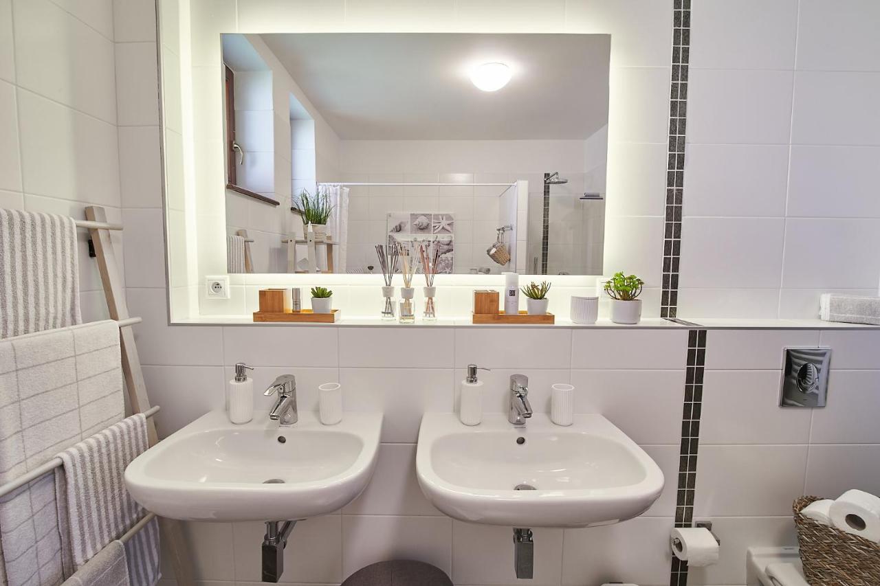 Ella Apartment Велка Ломница Екстериор снимка