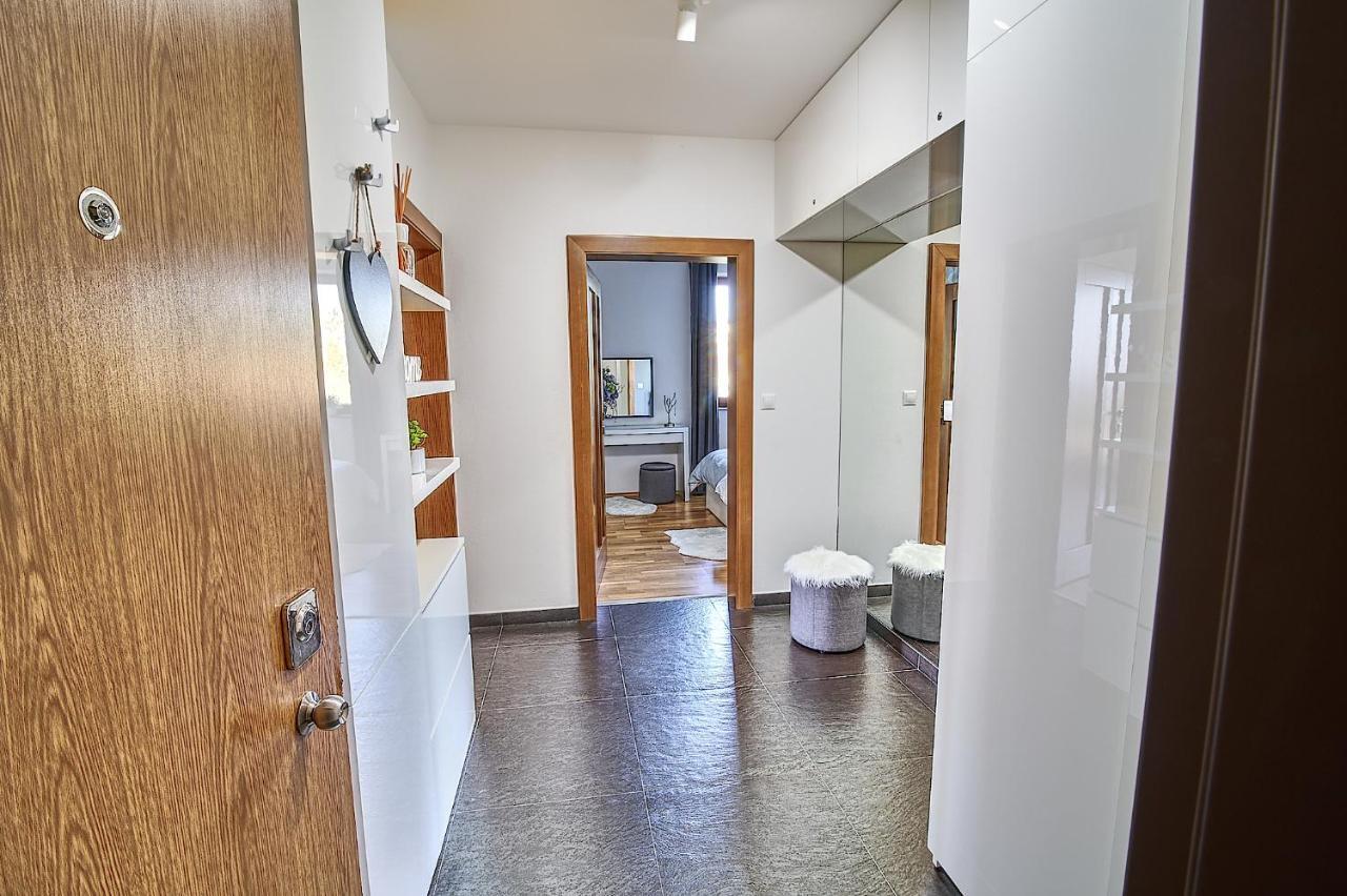 Ella Apartment Велка Ломница Екстериор снимка